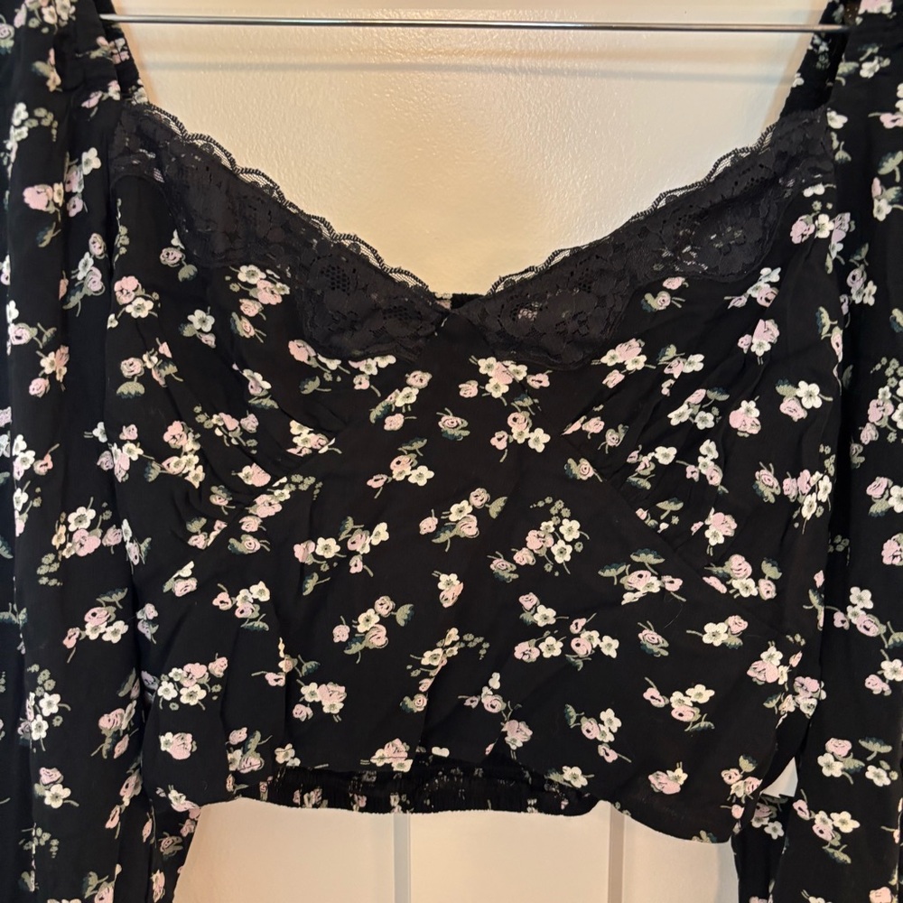 BP Black and White Floral Smocked LS Crop - Picture 2 of 6